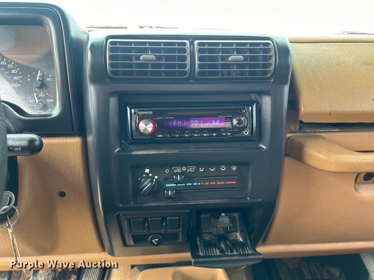 image for item EG0879 1998 Jeep Wrangler TJ SUV