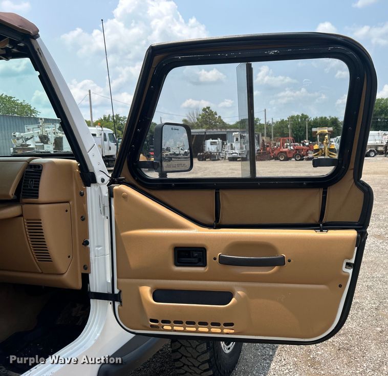 image for item EG0879 1998 Jeep Wrangler TJ SUV