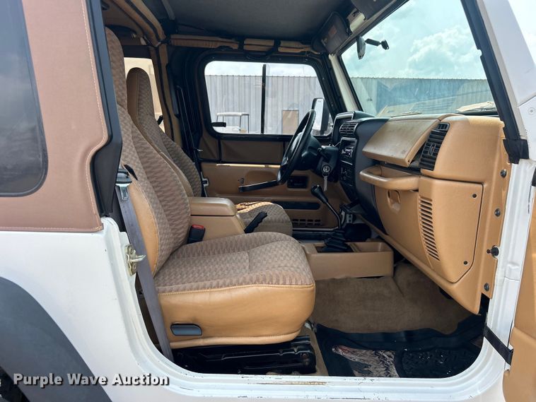 image for item EG0879 1998 Jeep Wrangler TJ SUV