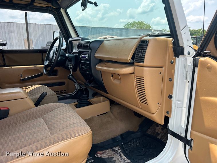 image for item EG0879 1998 Jeep Wrangler TJ SUV