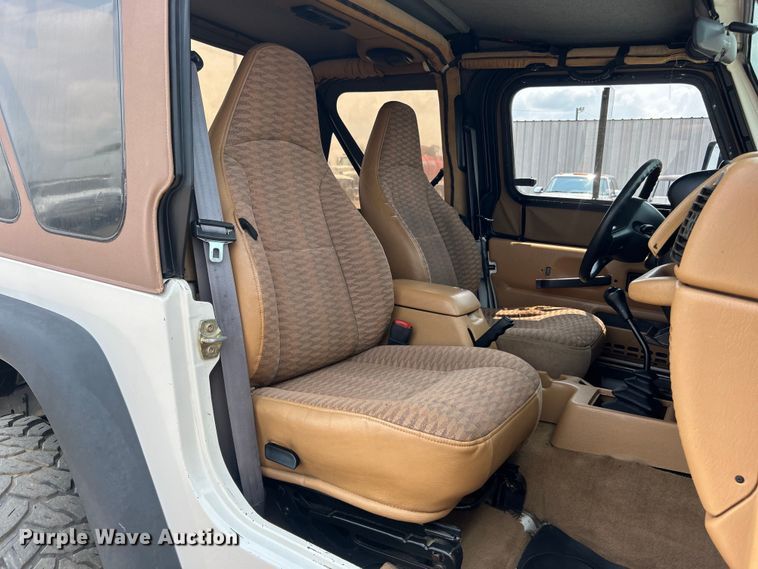 image for item EG0879 1998 Jeep Wrangler TJ SUV