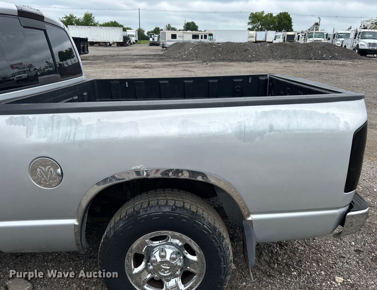image for item EG1536 2004 Dodge Ram 2500 Quad Cab pickup truck