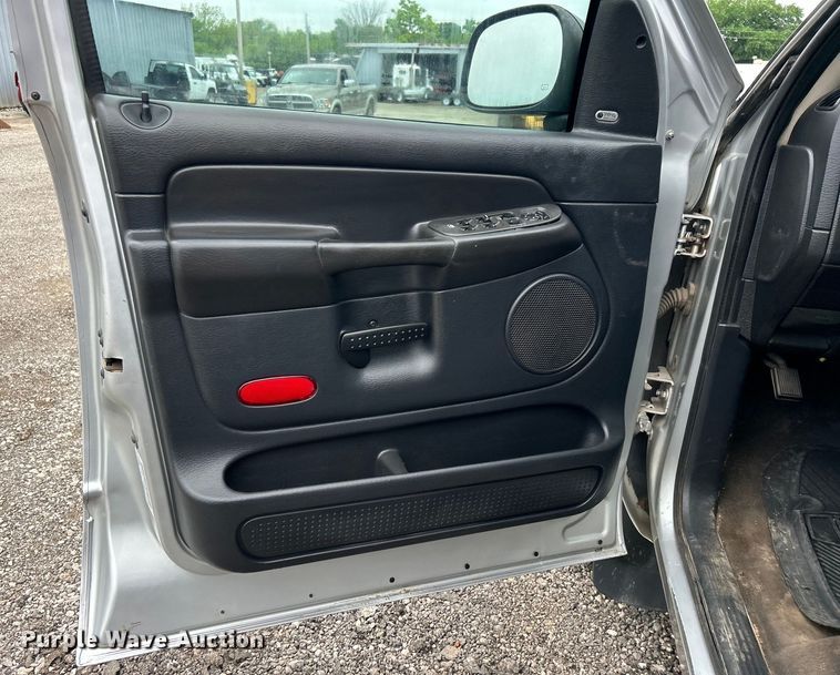 image for item EG1536 2004 Dodge Ram 2500 Quad Cab pickup truck