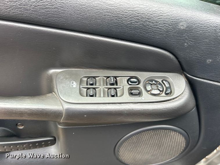 image for item EG1536 2004 Dodge Ram 2500 Quad Cab pickup truck