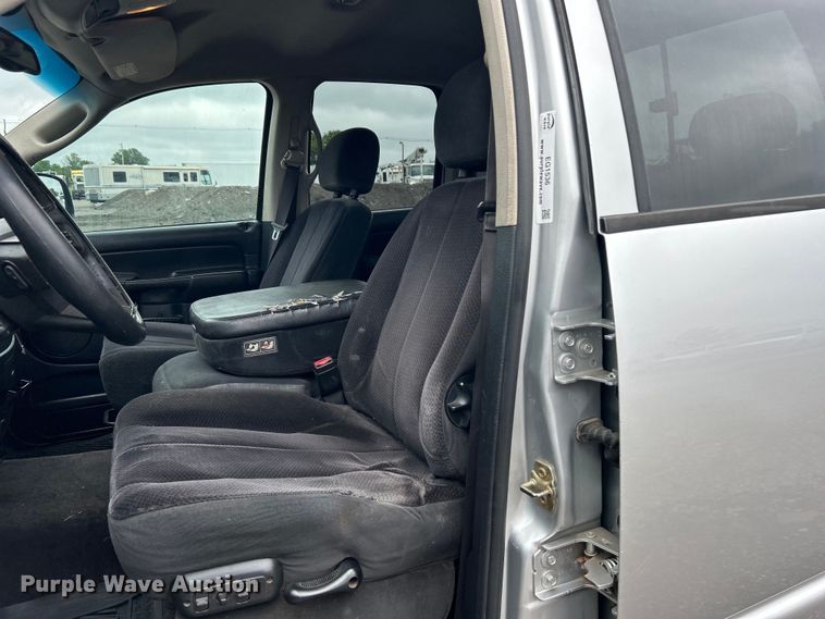 image for item EG1536 2004 Dodge Ram 2500 Quad Cab pickup truck