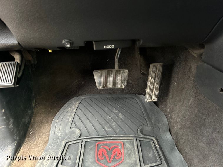 image for item EG1536 2004 Dodge Ram 2500 Quad Cab pickup truck