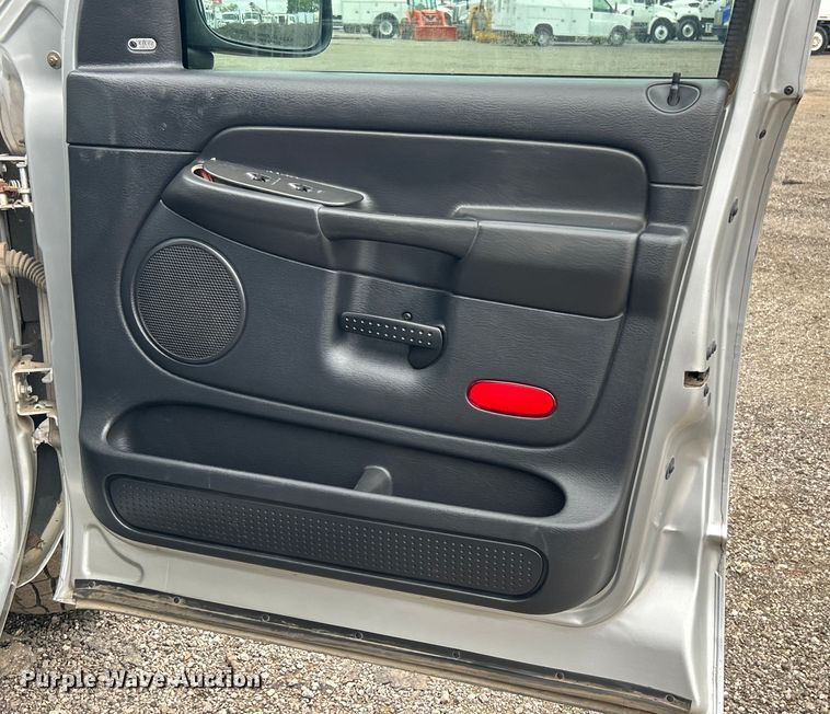 image for item EG1536 2004 Dodge Ram 2500 Quad Cab pickup truck