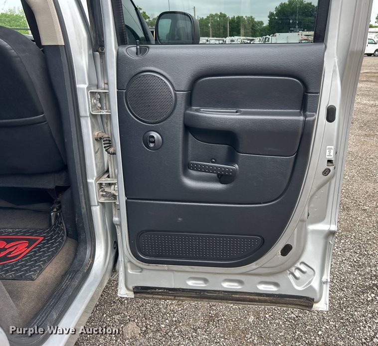 image for item EG1536 2004 Dodge Ram 2500 Quad Cab pickup truck