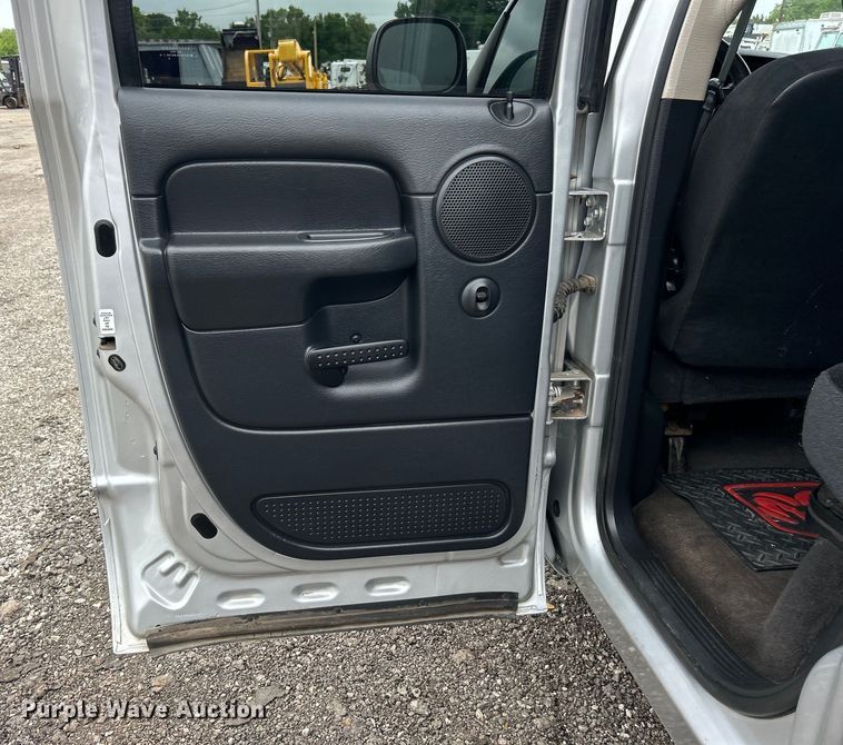 image for item EG1536 2004 Dodge Ram 2500 Quad Cab pickup truck