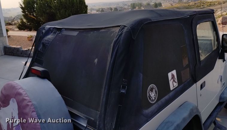 image for item EG9888 2004 Jeep Wrangler SUV