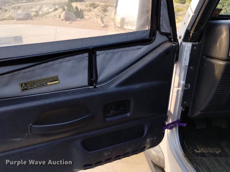 image for item EG9888 2004 Jeep Wrangler SUV