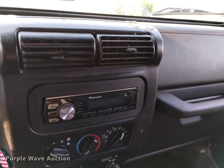 image for item EG9888 2004 Jeep Wrangler SUV