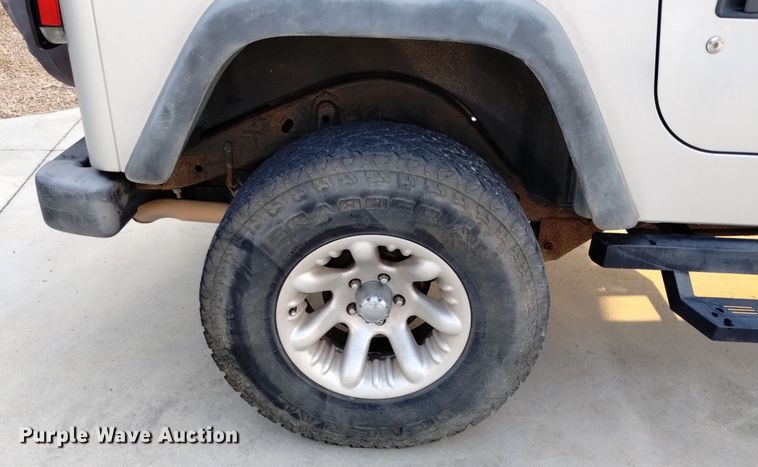 image for item EG9888 2004 Jeep Wrangler SUV