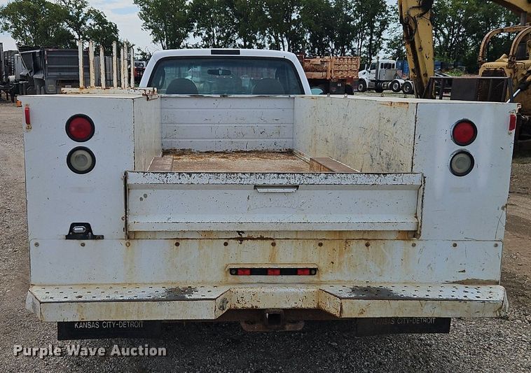 image for item EI3996 2004 Ford F450  Super Duty XL utility / service truck