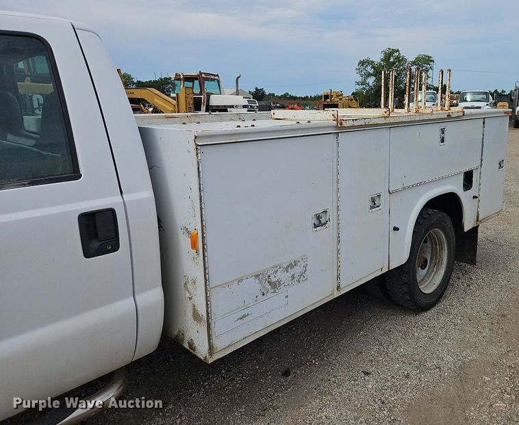 image for item EI3996 2004 Ford F450  Super Duty XL utility / service truck