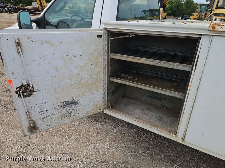 image for item EI3996 2004 Ford F450  Super Duty XL utility / service truck