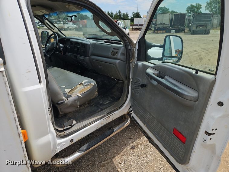 image for item EI3996 2004 Ford F450  Super Duty XL utility / service truck