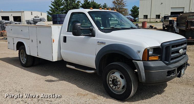 image for item EI3997 2006 Ford F450 Super Duty XL utility / service truck
