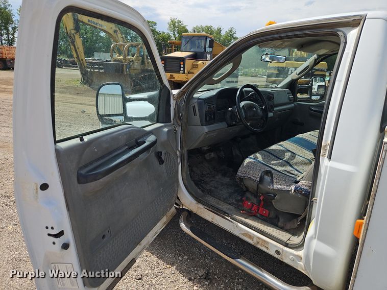 image for item EI3997 2006 Ford F450 Super Duty XL utility / service truck