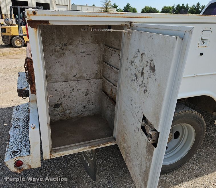 image for item EI3999 2000 Ford F450 Super Duty XL utility / service truck