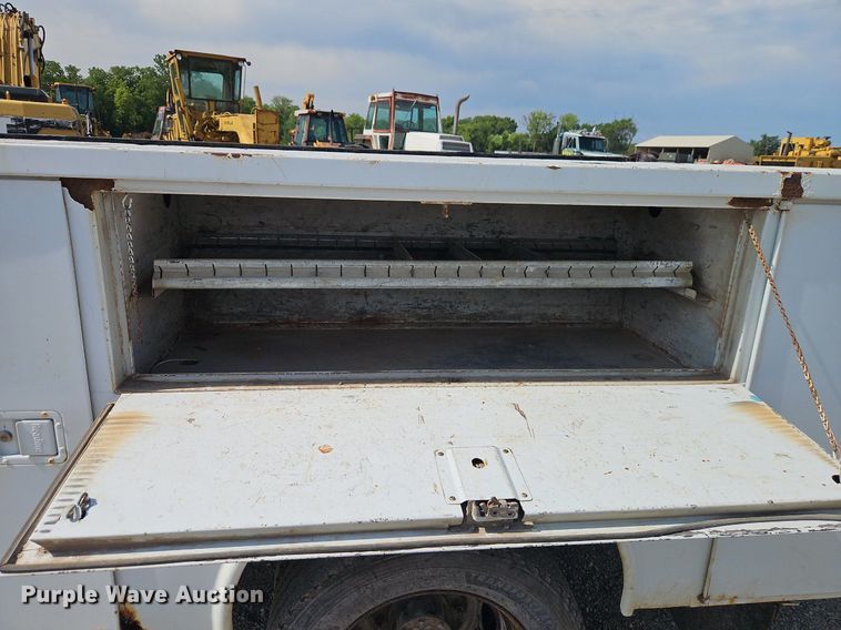 image for item EI3999 2000 Ford F450 Super Duty XL utility / service truck