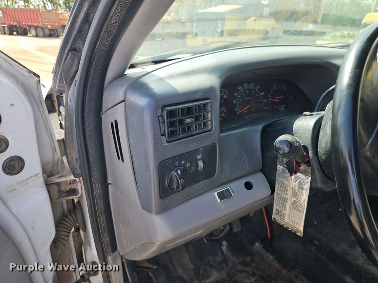 image for item EI3999 2000 Ford F450 Super Duty XL utility / service truck