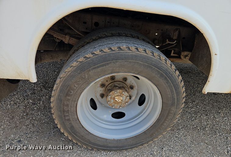 image for item EI3999 2000 Ford F450 Super Duty XL utility / service truck