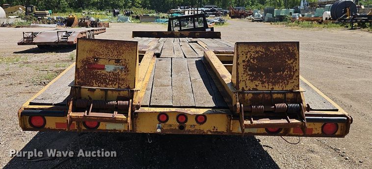 image for item EI4000 1997 Eager Beaver 20XPT equipment trailer