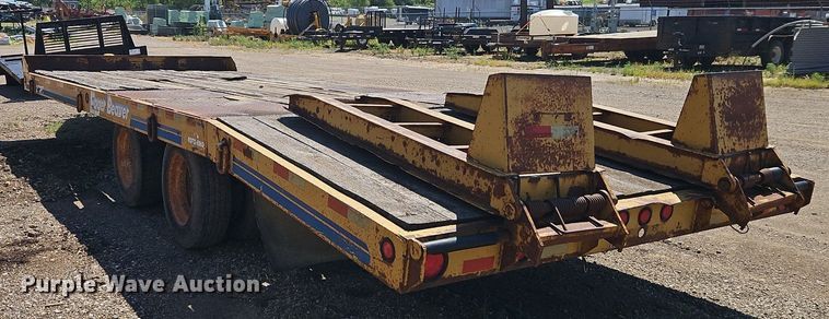 image for item EI4000 1997 Eager Beaver 20XPT equipment trailer