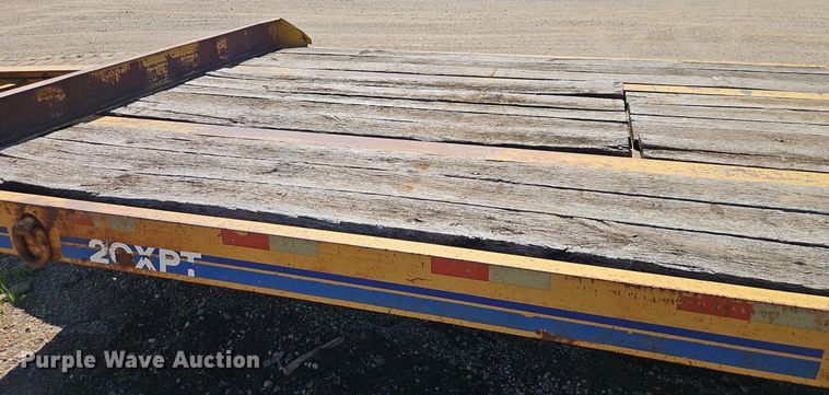 image for item EI4000 1997 Eager Beaver 20XPT equipment trailer