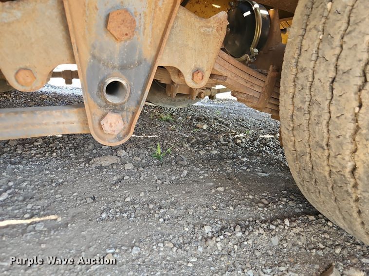 image for item EI4000 1997 Eager Beaver 20XPT equipment trailer