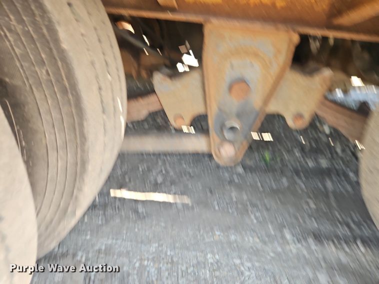 image for item EI4000 1997 Eager Beaver 20XPT equipment trailer