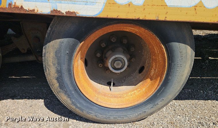 image for item EI4000 1997 Eager Beaver 20XPT equipment trailer