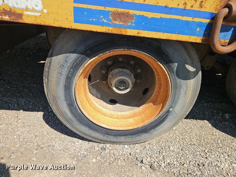 image for item EI4000 1997 Eager Beaver 20XPT equipment trailer