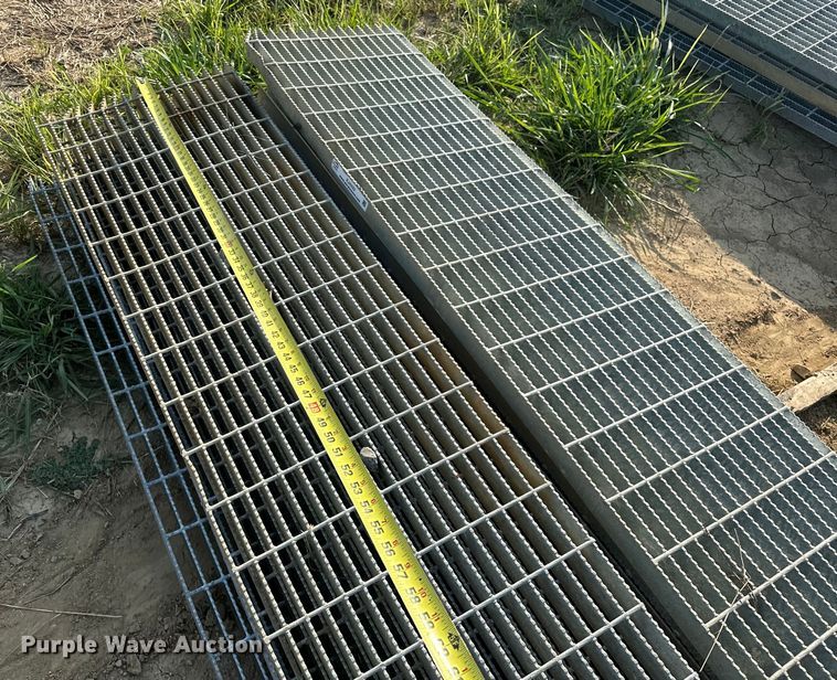 image for item EJ4422 Grates