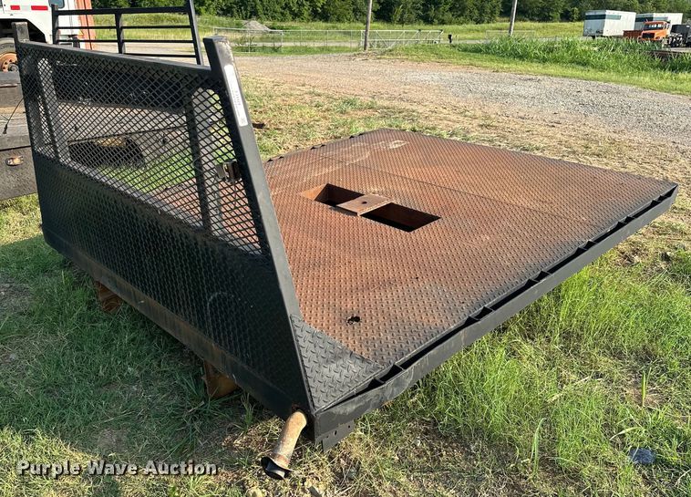 image for item EJ4424 Flatbed truck bed