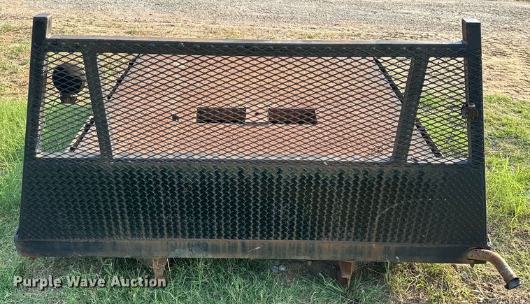 image for item EJ4424 Flatbed truck bed