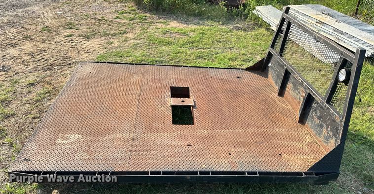 image for item EJ4424 Flatbed truck bed