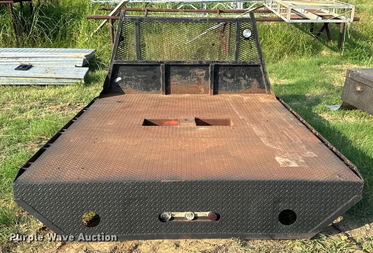 image for item EJ4424 Flatbed truck bed