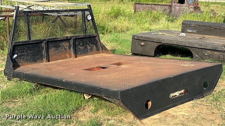 image for item EJ4424 Flatbed truck bed