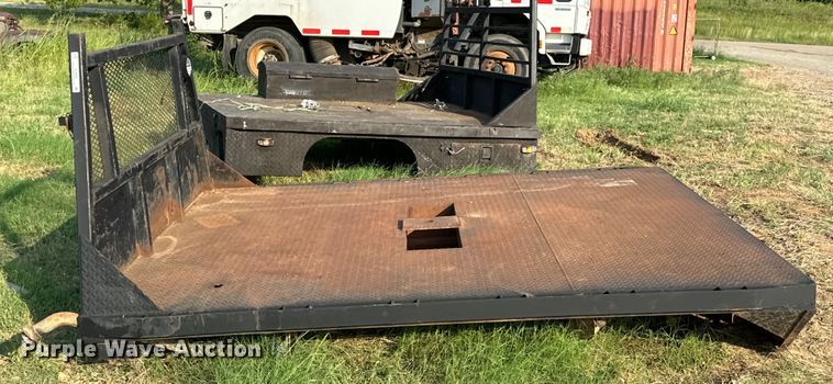 image for item EJ4424 Flatbed truck bed