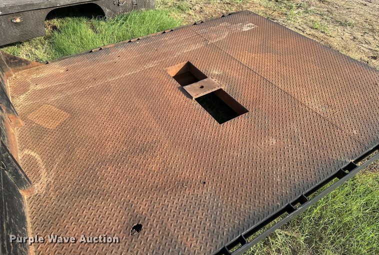 image for item EJ4424 Flatbed truck bed