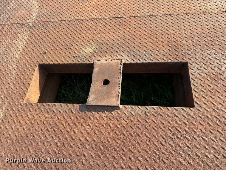 image for item EJ4424 Flatbed truck bed