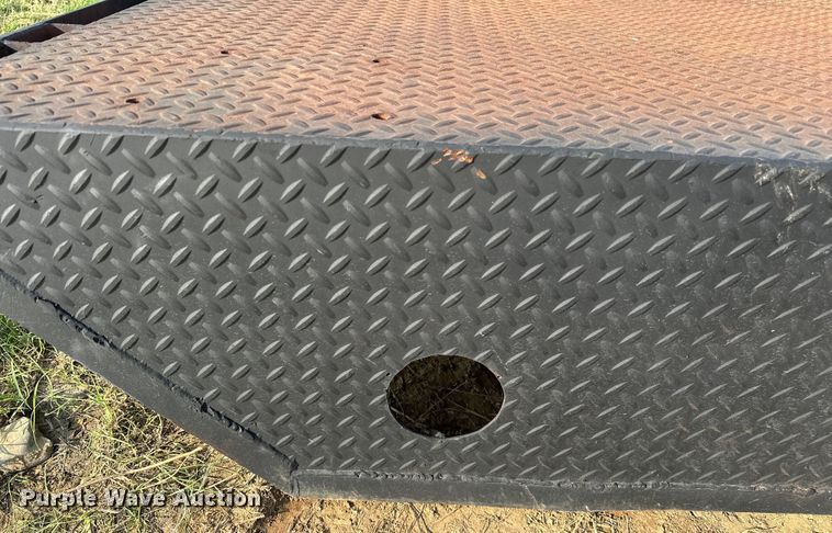 image for item EJ4424 Flatbed truck bed