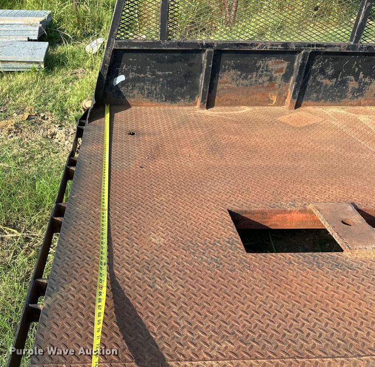 image for item EJ4424 Flatbed truck bed