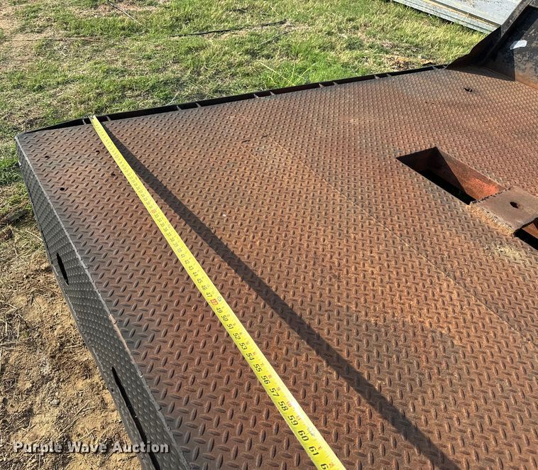 image for item EJ4424 Flatbed truck bed