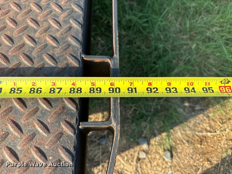 image for item EJ4424 Flatbed truck bed