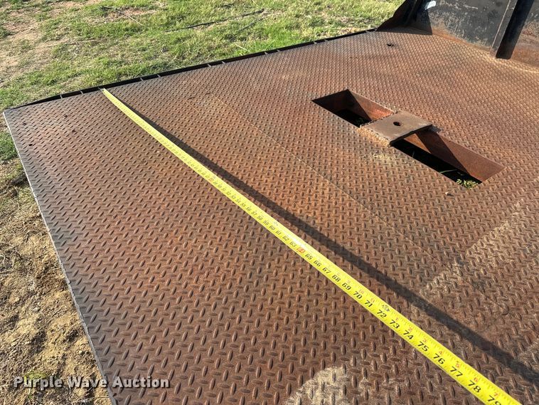 image for item EJ4424 Flatbed truck bed