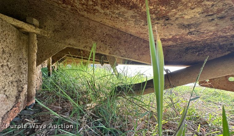 image for item EJ4424 Flatbed truck bed