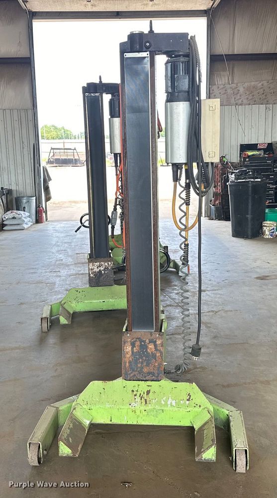 image for item EJ4428 (4) Automotive Resources ARI-hetra HDML-8 mobile lift 